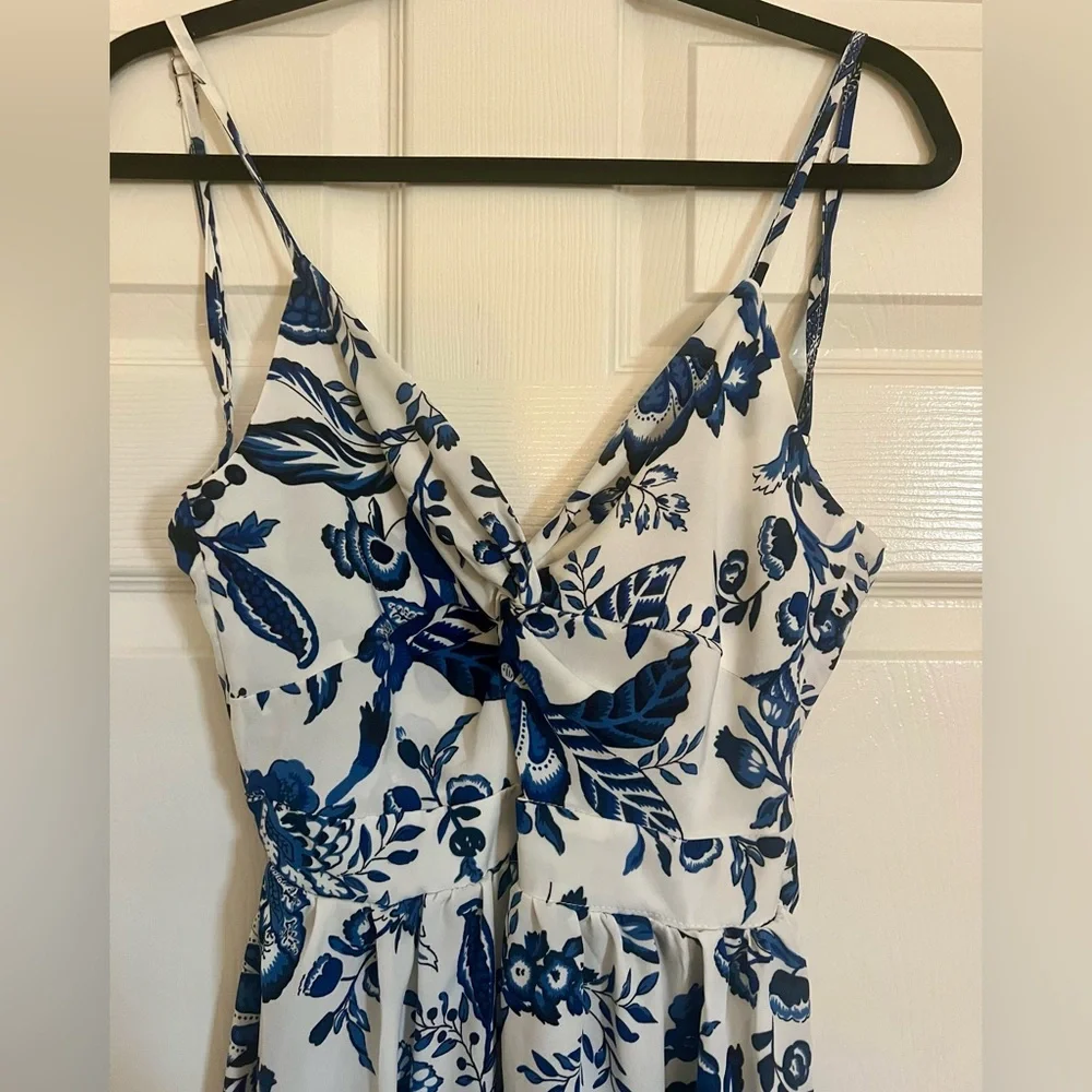 Cupshe floral sweetheart twist and keyhole maxi dress blue and white floral - Picture 5 of 5